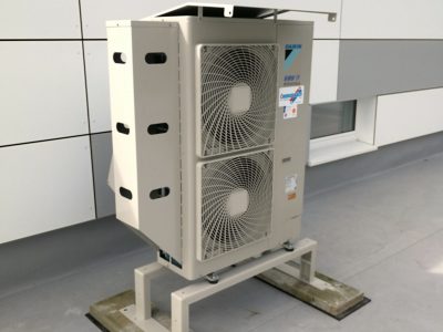 Home Klima 1 heller Klimaanlage am Dach